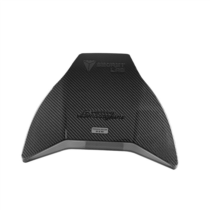 Szénszálas autóalkatrész-gyártó